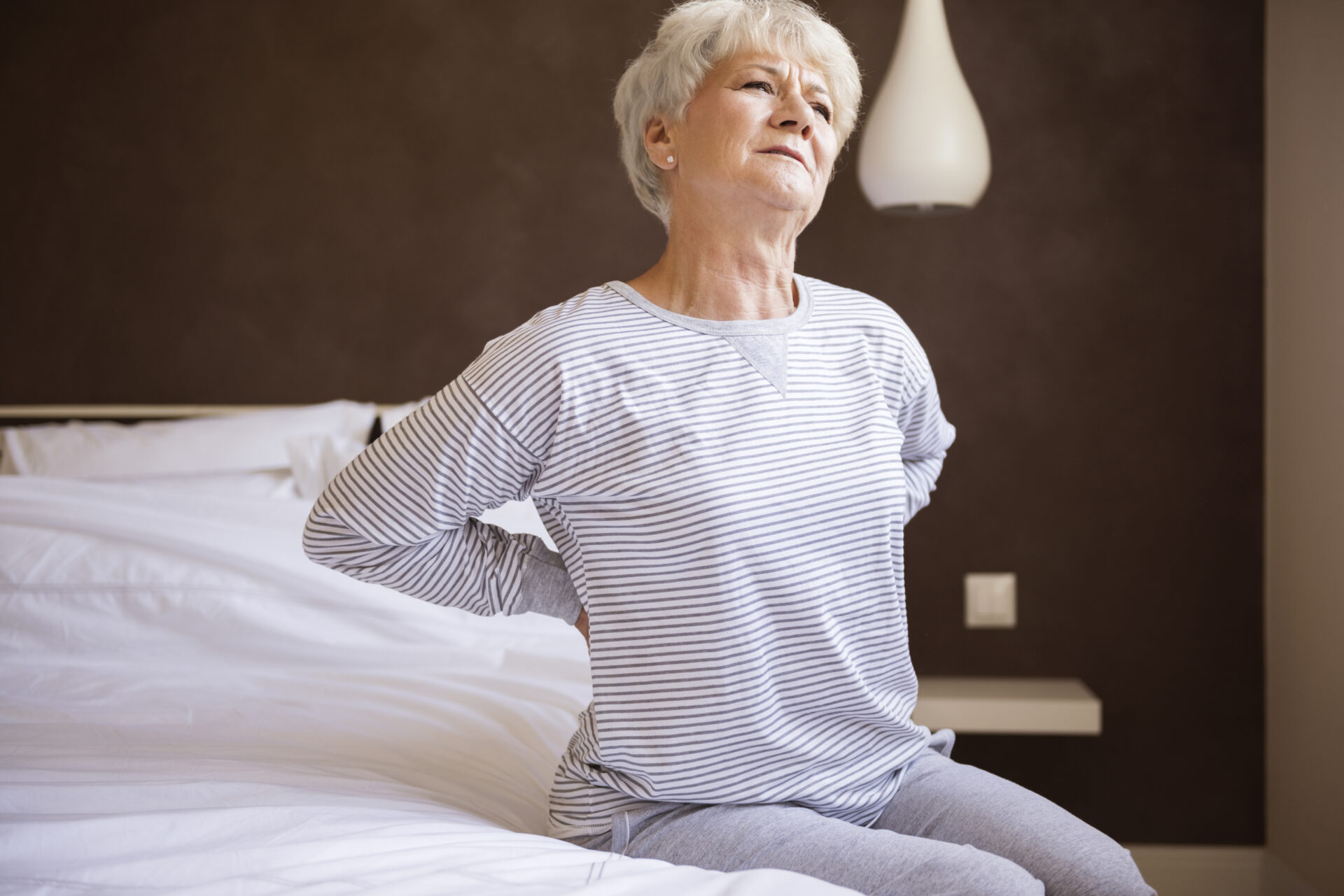 can hip pain be treated without surgery